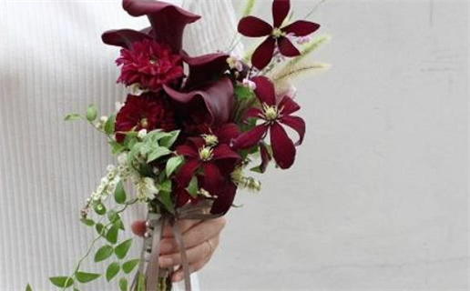 2033年农历八月廿七是领证好日子吗 宜领证吉日查询