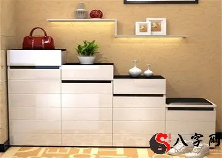 门口鞋柜上放什么摆件好 门口鞋柜上放什么摆件好
