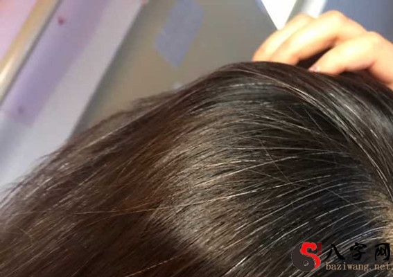 梦见别人头发变白